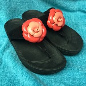 Fitflops black with pink flowers size 5